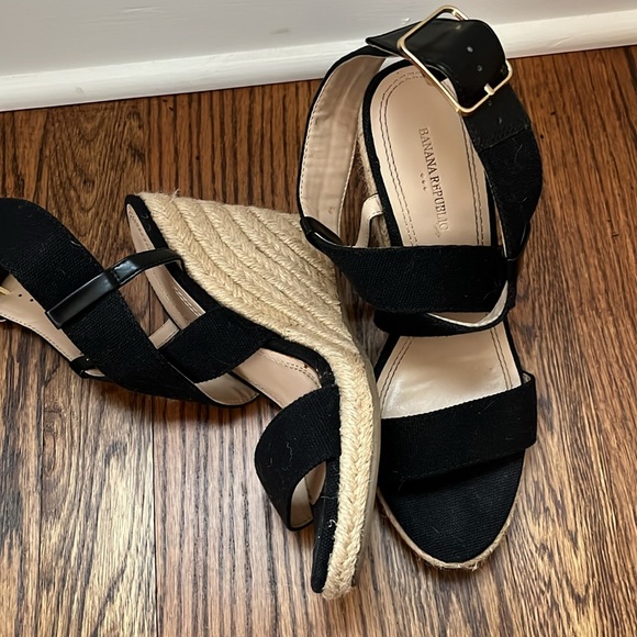 Banana Republic Black Sandal wedges Size 7.5 - Picture 2 of 3